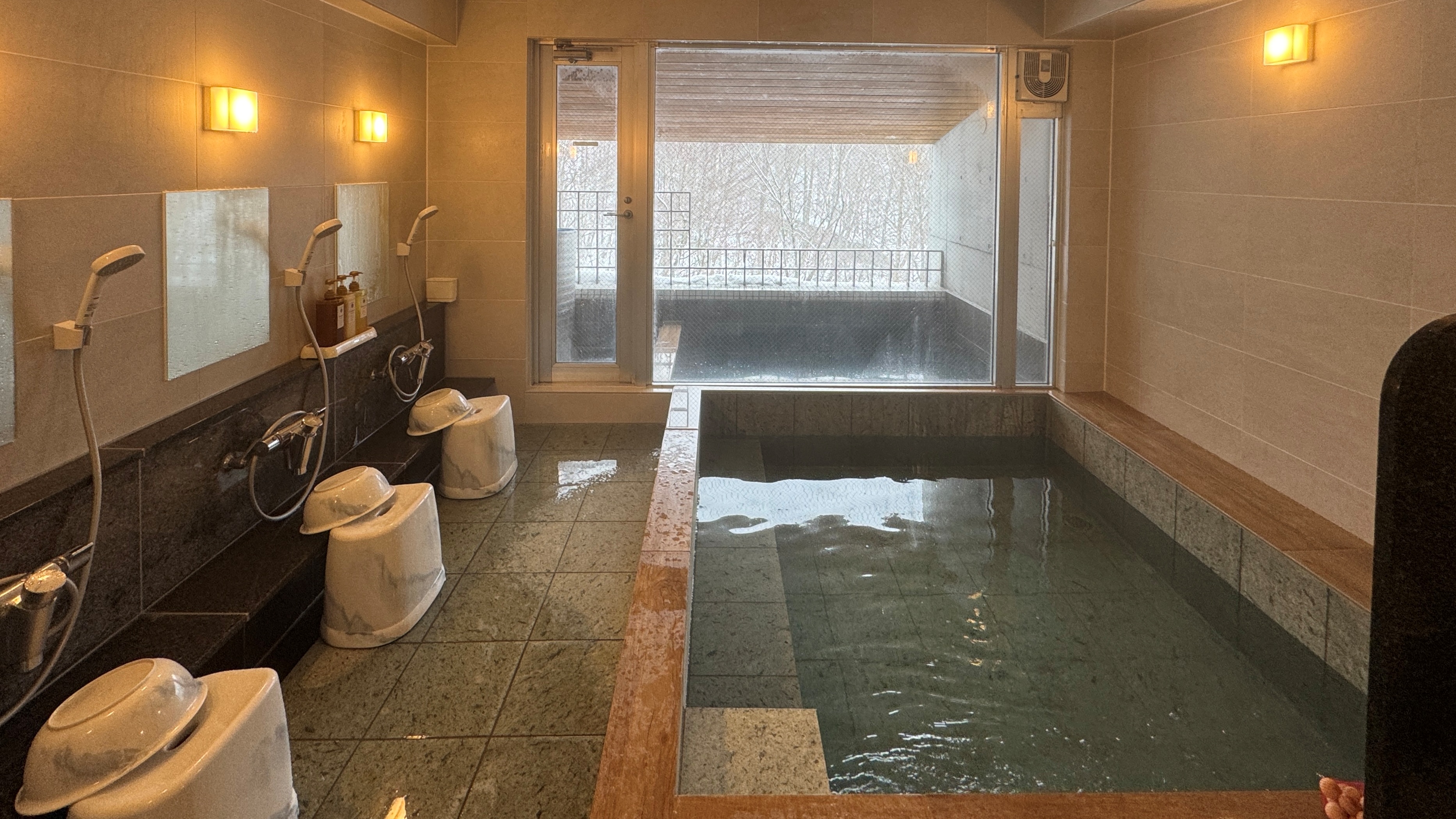 *タワー棟／浴場(内風呂)