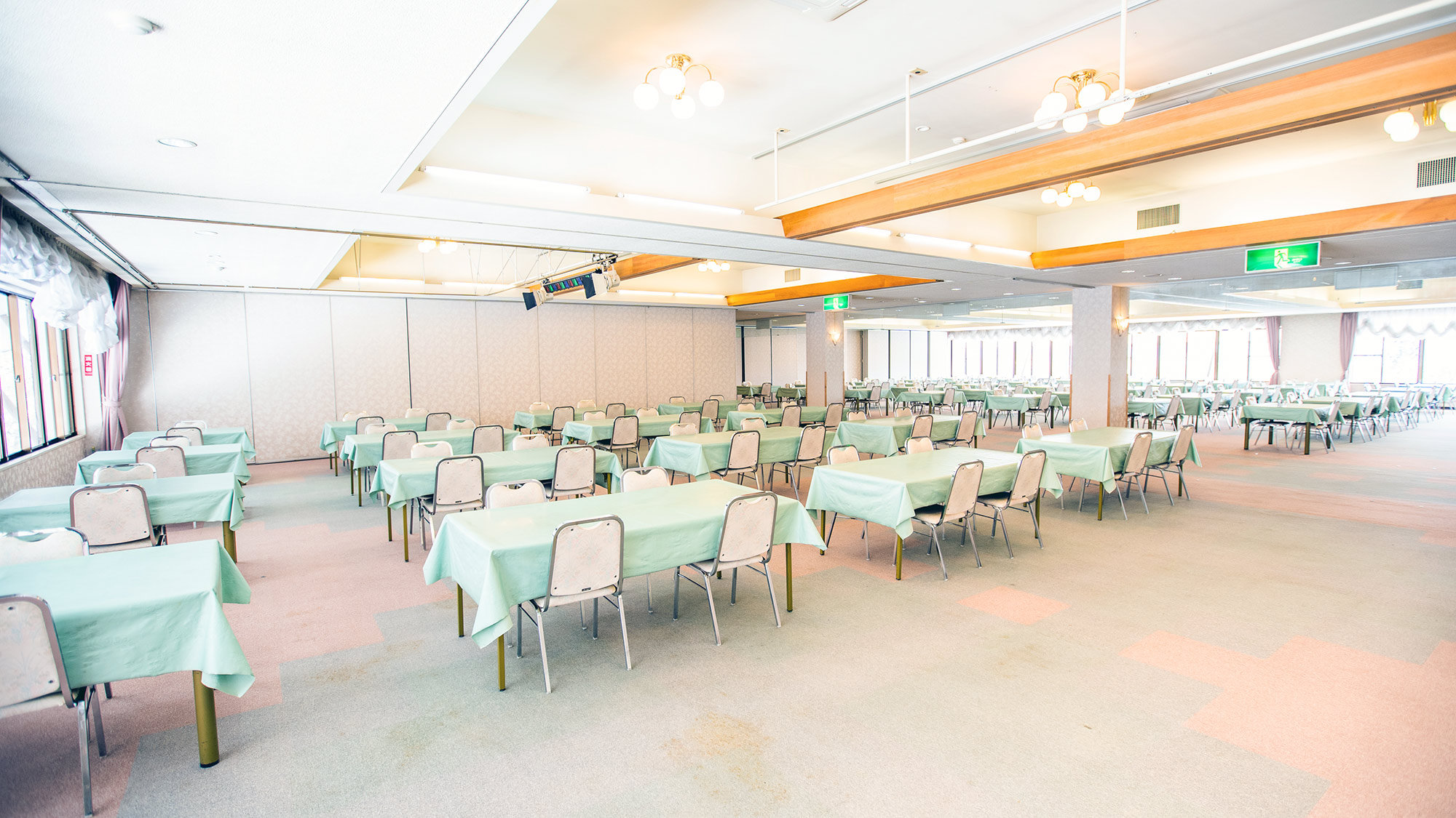 ・【レストラン】幹事様必見！団体様歓迎！広々空間でお食事を