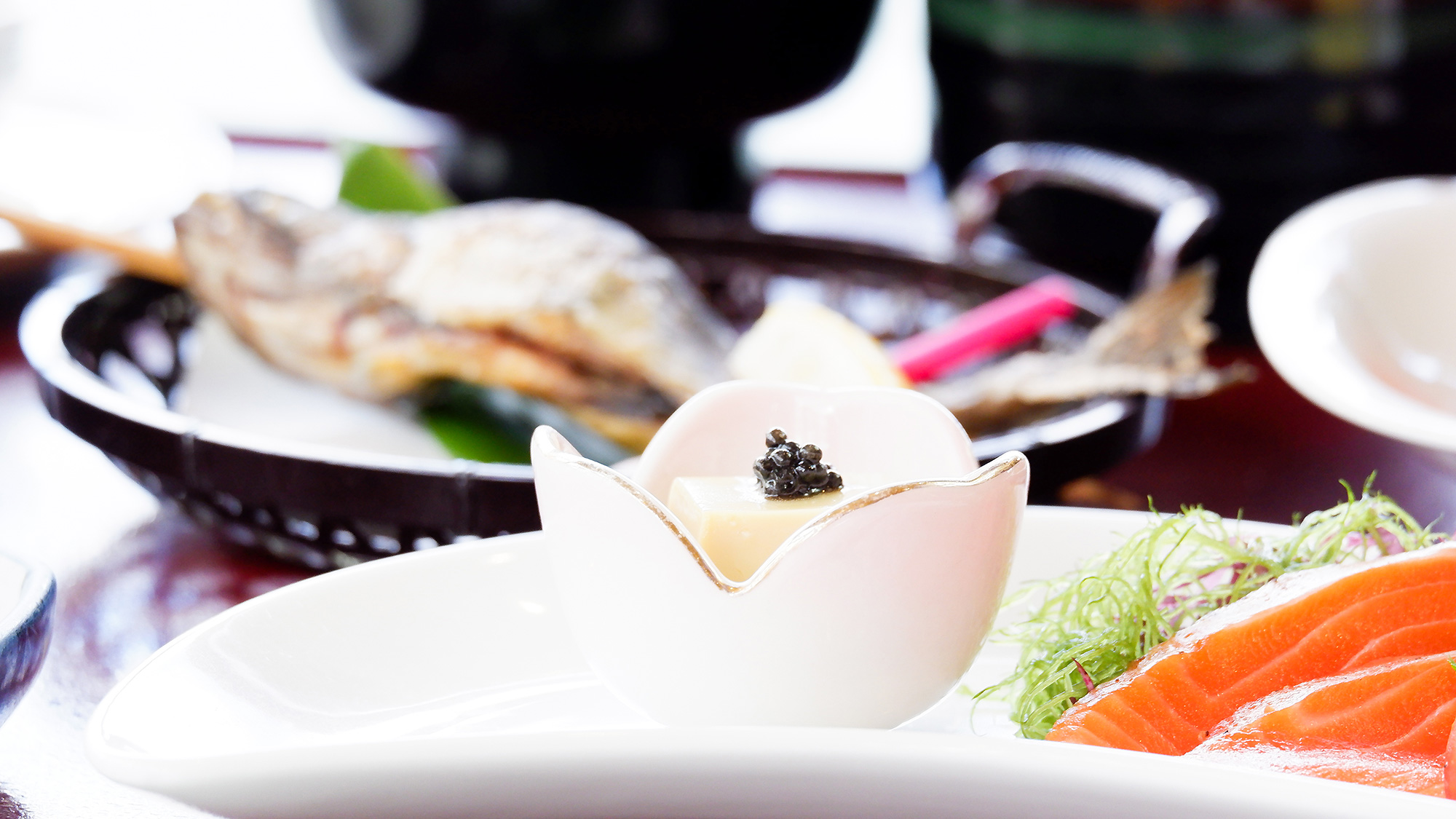 ・【夕食一例】前菜からお造り、温物まで揃う上質な夕膳をお楽しみください