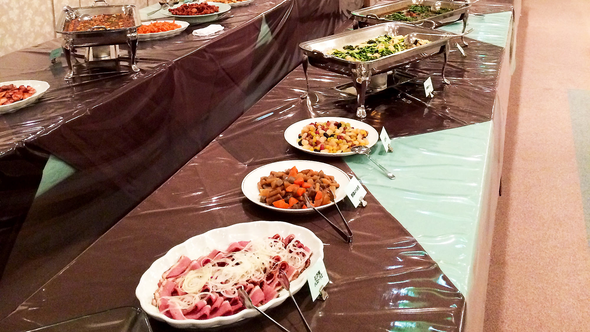 ・【夕食一例】カジュアルなバイキングは旬の食材を活かした豊富なラインナップをご用意