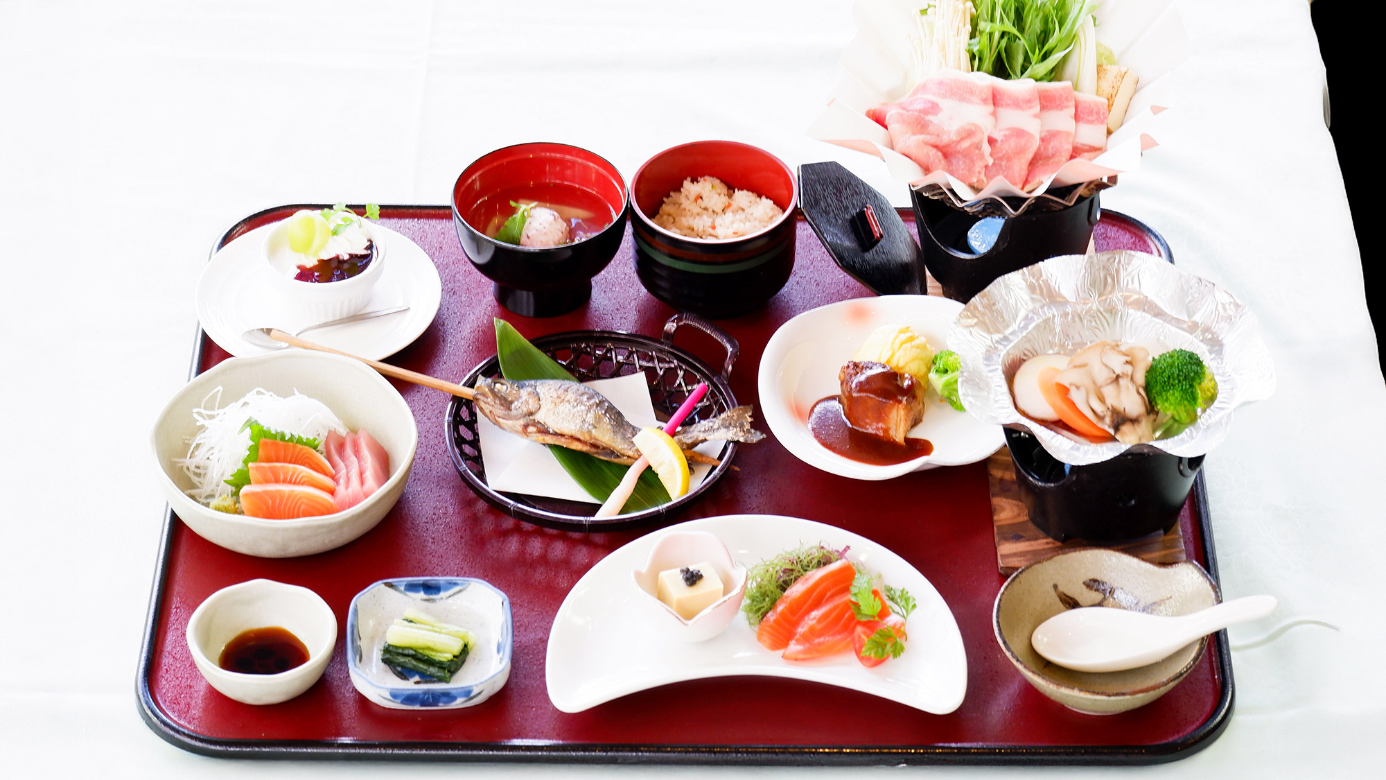 ・【夕食一例】四季の恵みを贅沢に味わう自慢の和会席。心まで満たされる夕餉です