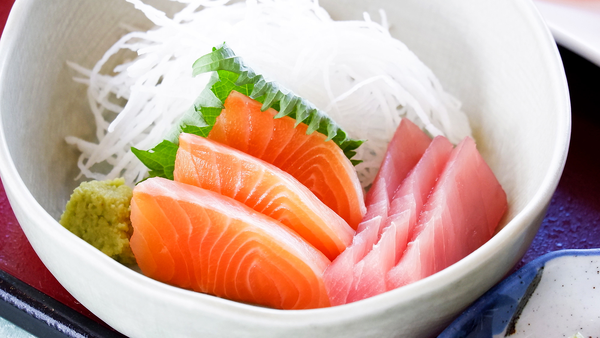 ・【夕食一例】旬の食材が並ぶ贅沢な夕食膳。一品一品の味わいが楽しめます