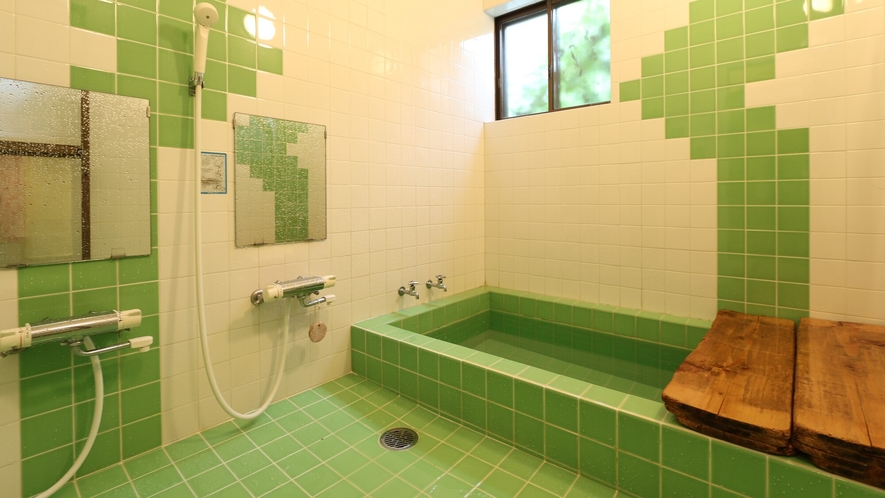 【風呂】貸切家族風呂が2ヶ所ございます。麦飯石人工温泉でぽっかぽか♪ 