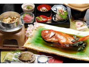 活いき鮑に季節の釜飯人気の金目鯛の煮付けをサービス価格で