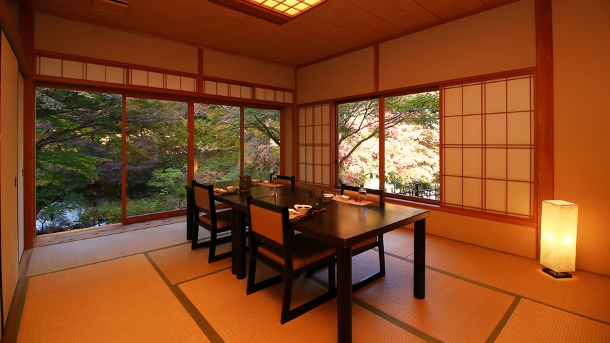 #お食事は個室をご用意致します。桐生川を見ながら寛ぎのひと時をお過ごしくださいませ。