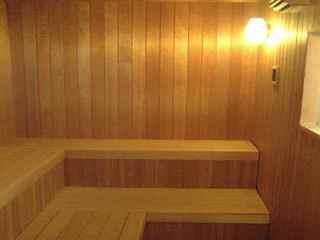 本格的な10㎡のサウナは本場フィンランドのメトス製。
