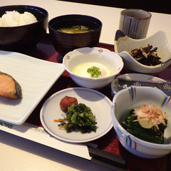 *【お食事例（和朝食）】ご飯にお味噌汁♪体に優しい和朝食をどうぞ！