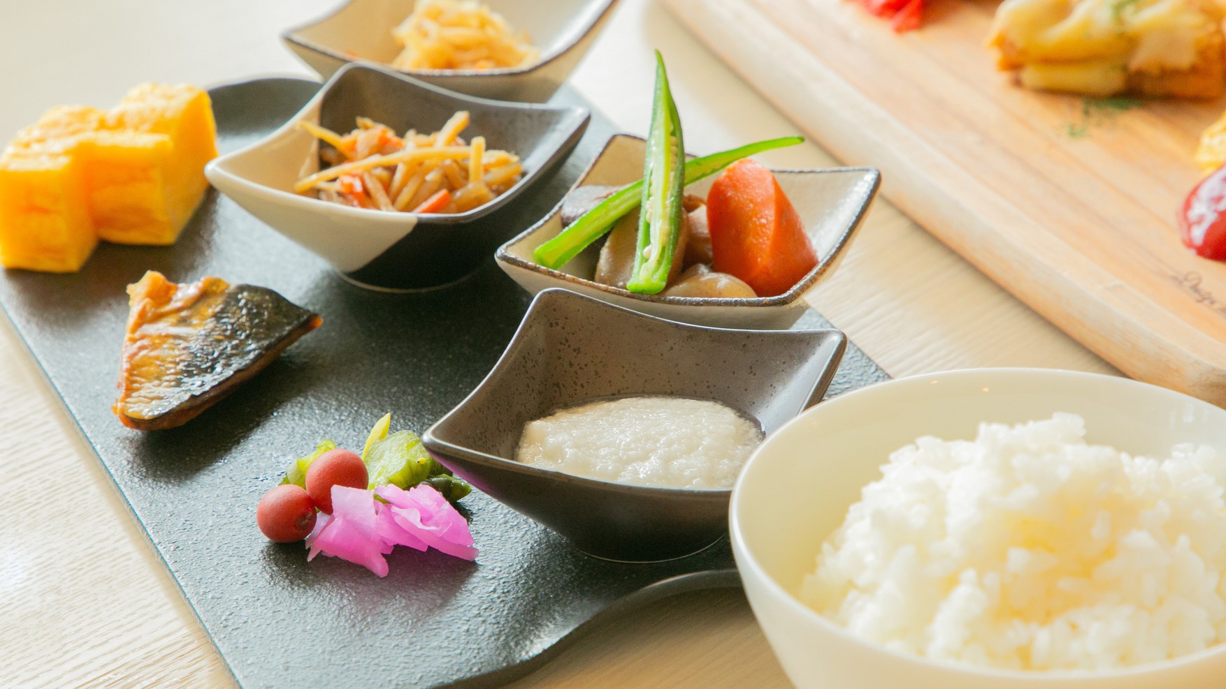 【早割30プラン｜朝食付】30日前までのご予約でお得な早期割引！駅直結・駐車場無料◎