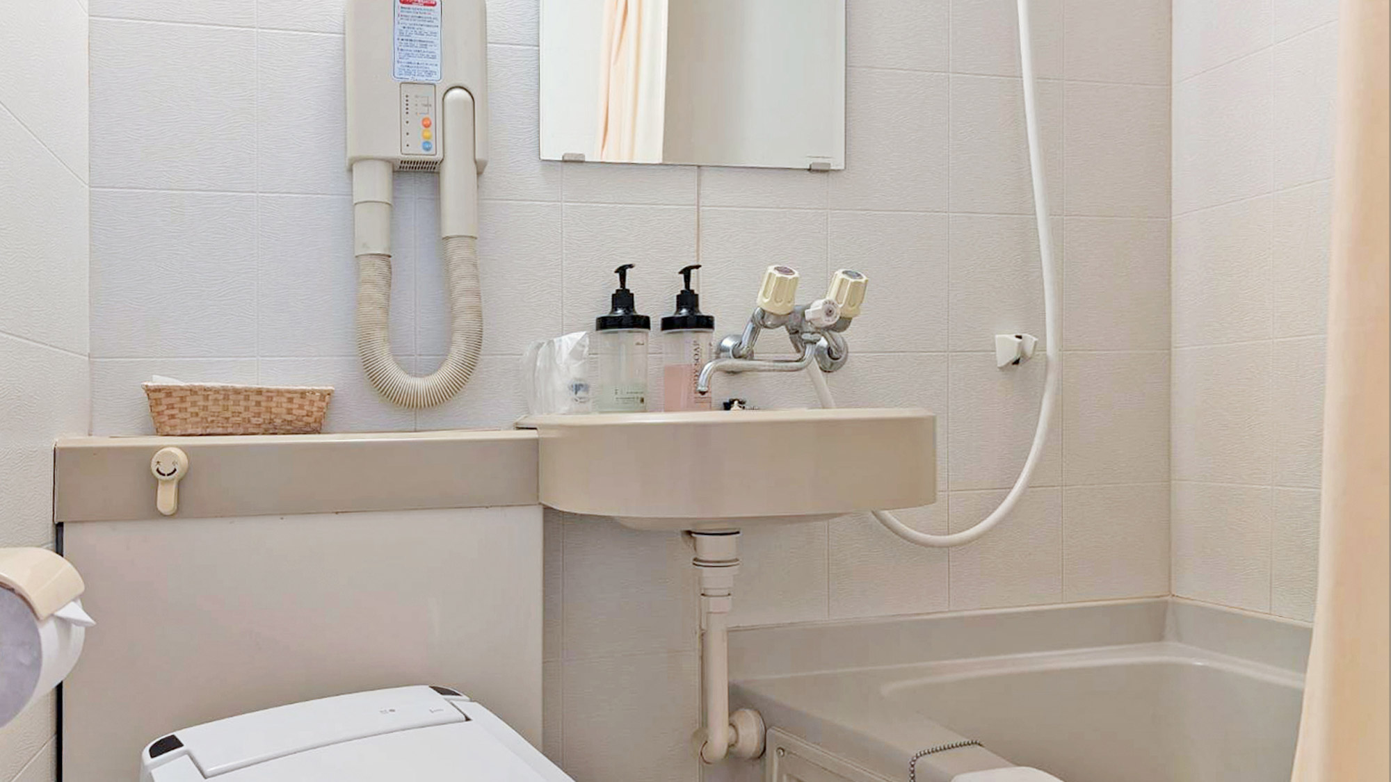 【セミダブル】温水シャワー洗浄付便座のトイレとユニットバス