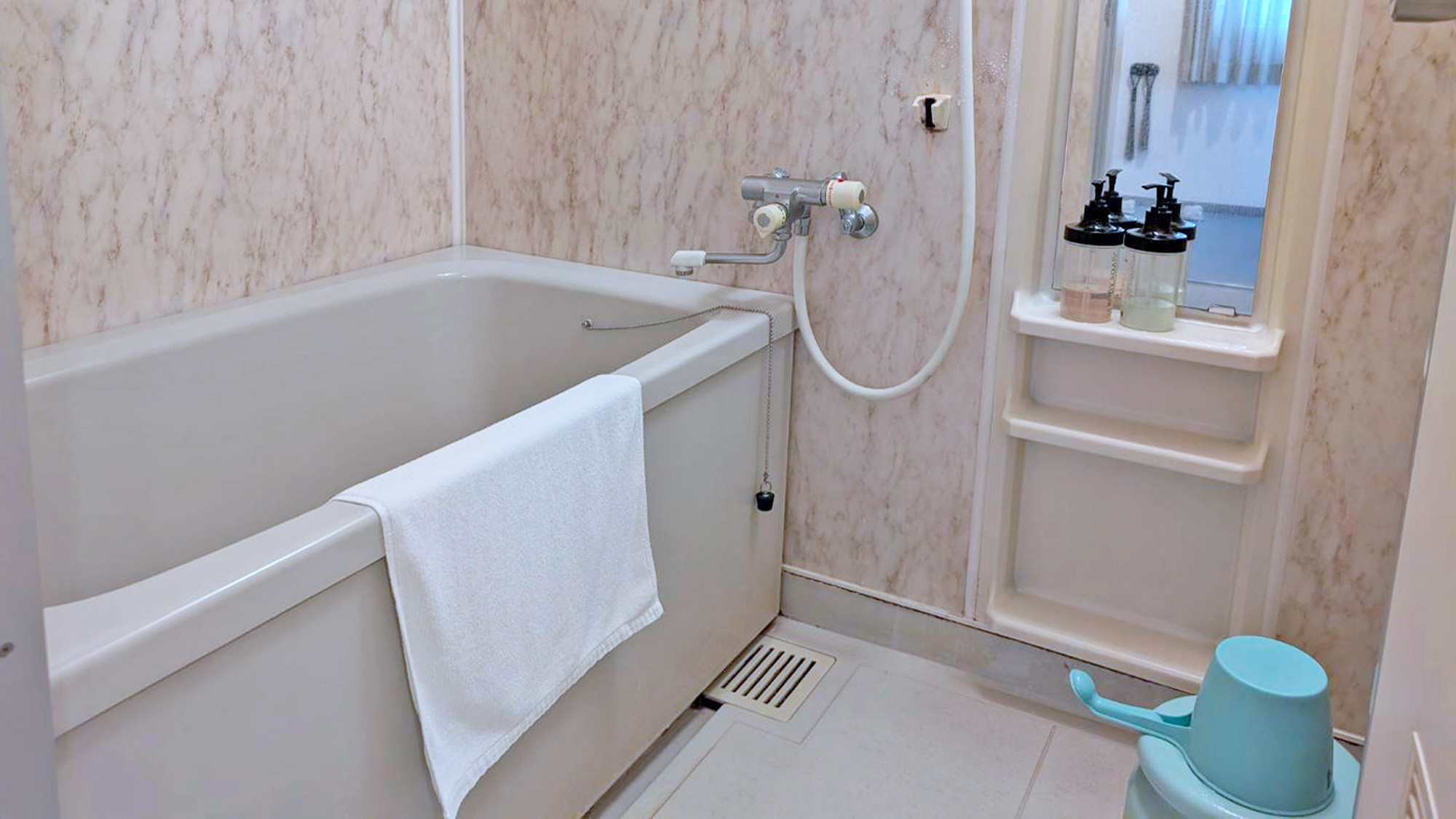 【ツインルームA】トイレは別室にございます