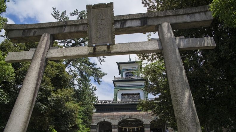 加賀藩祖・前田利家公と正室お松の方を祀る尾山神社。