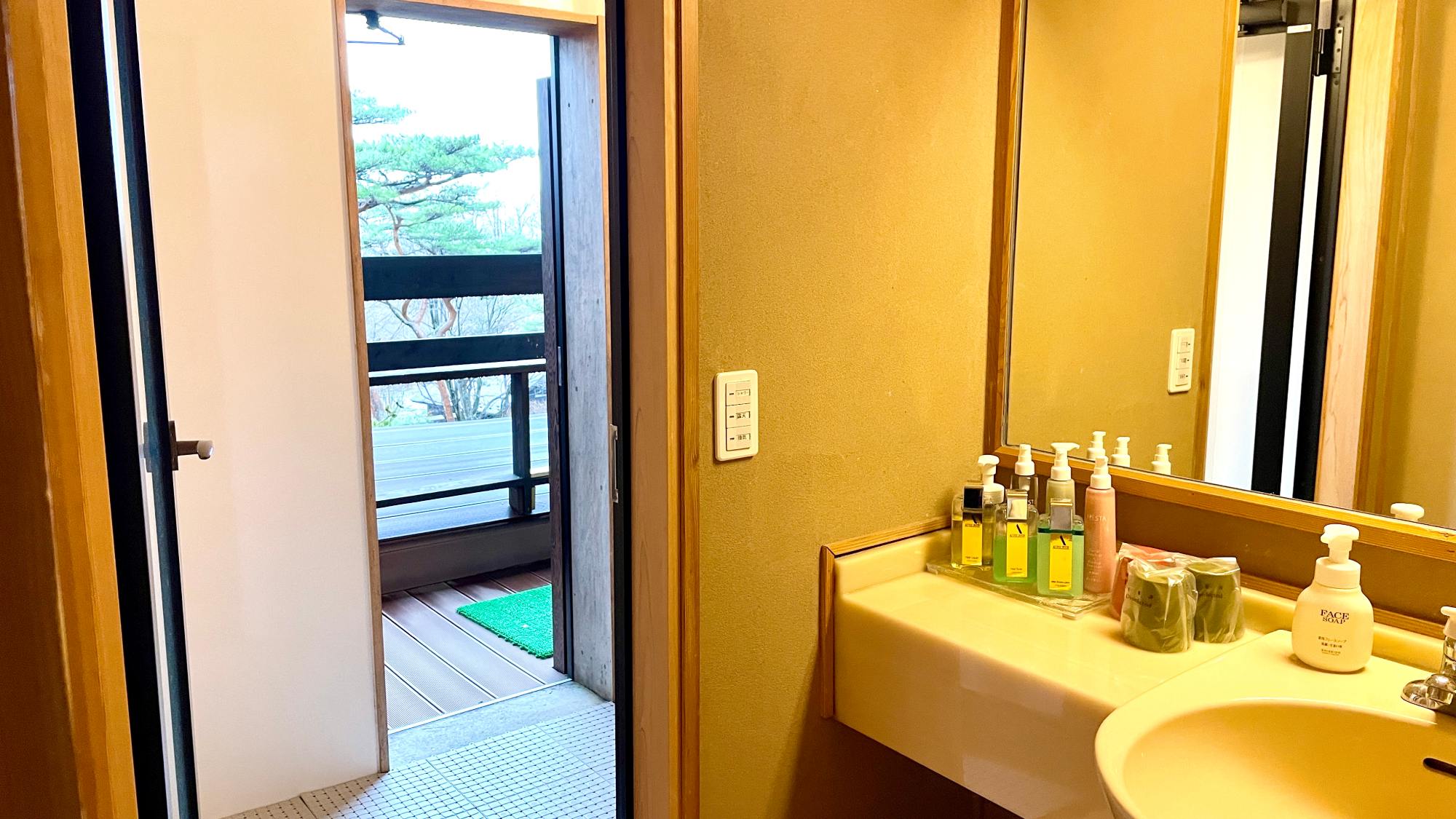 露天温泉付和室　洗面台