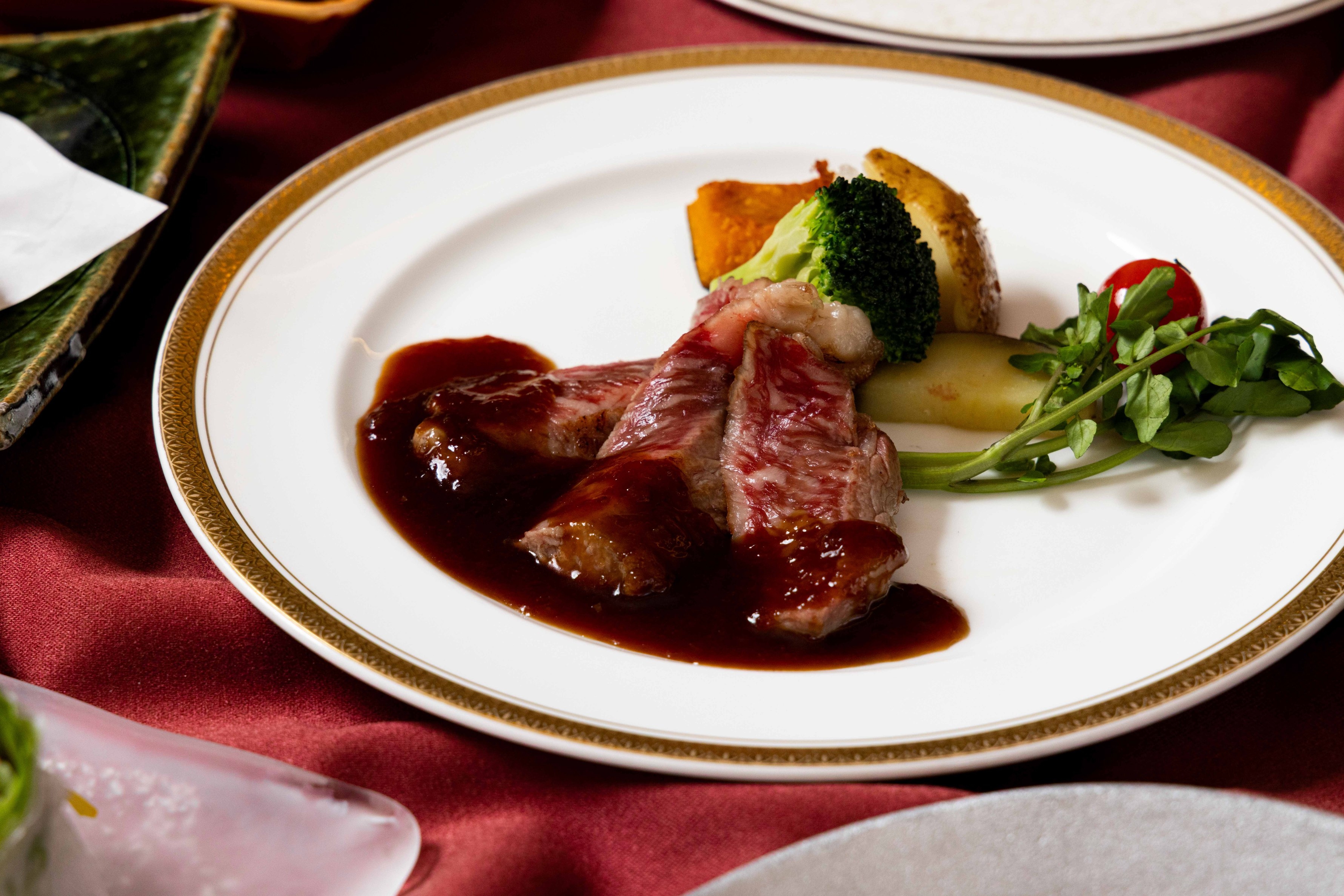 ≪上州牛サーロインとカニ鍋付≫プラン■秩父の味覚を味わい、旬を楽しむ季節の和洋会席■【1泊2食】