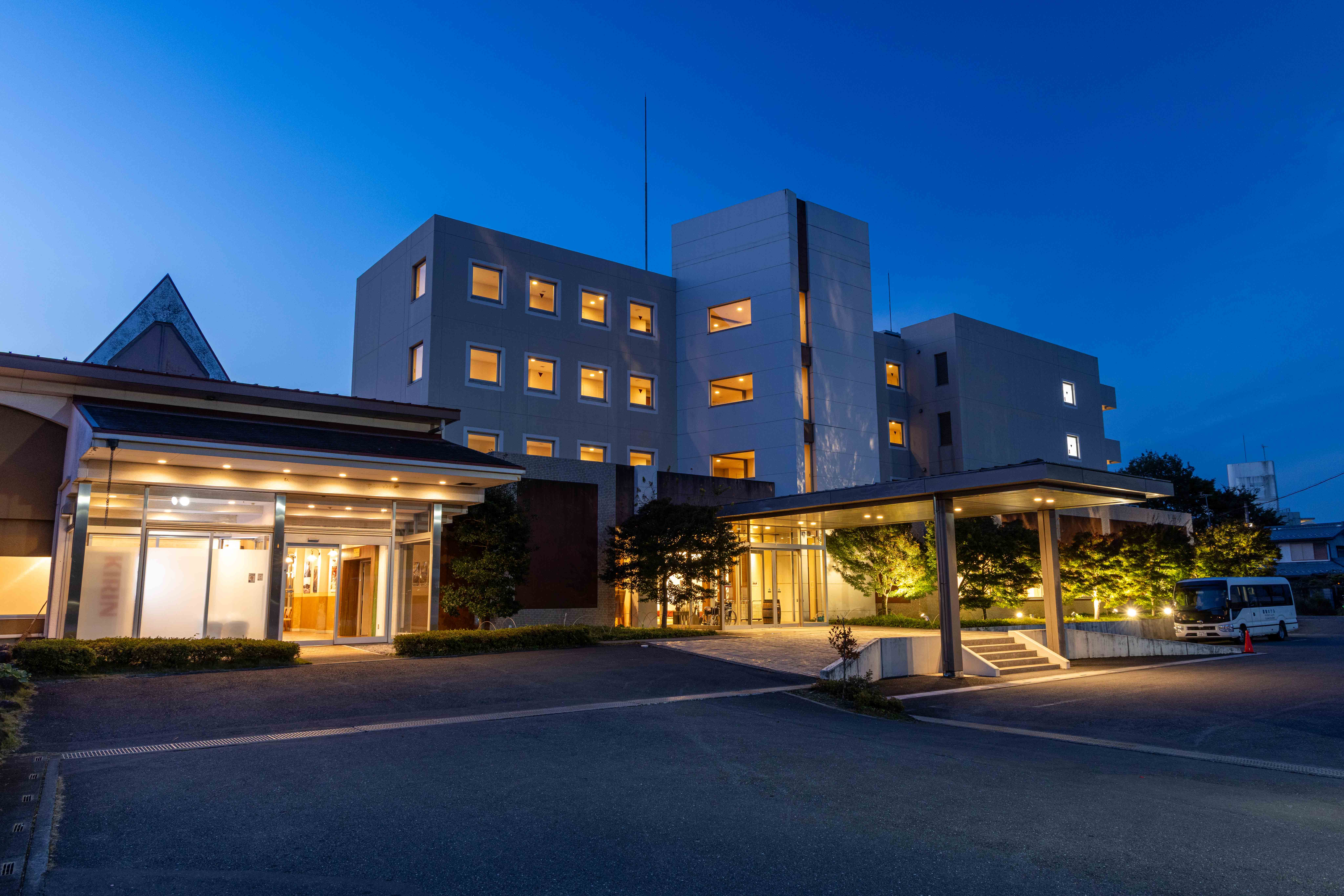 本館宿泊棟（フロント・ロビーはこちらから）