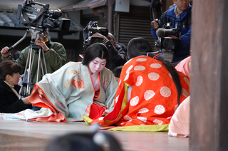 八坂神社のかるた始め