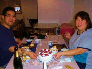 お客様のお誕生日を手作りケーキでお祝いです♪