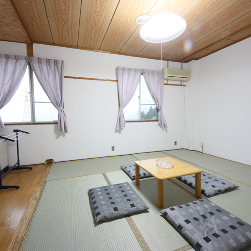 It is a Japanese-style room with tatami mats that is popular with families and groups o (^-^) o There may be other carpets (example) 1