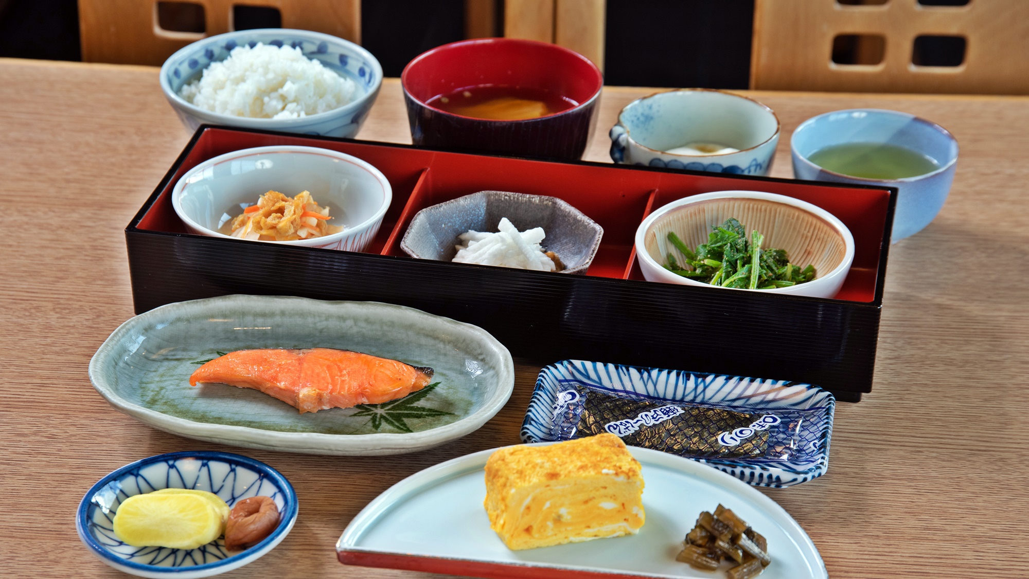 *ご朝食/自家栽培の野菜や湧水で育てた飯山産コシヒカリ