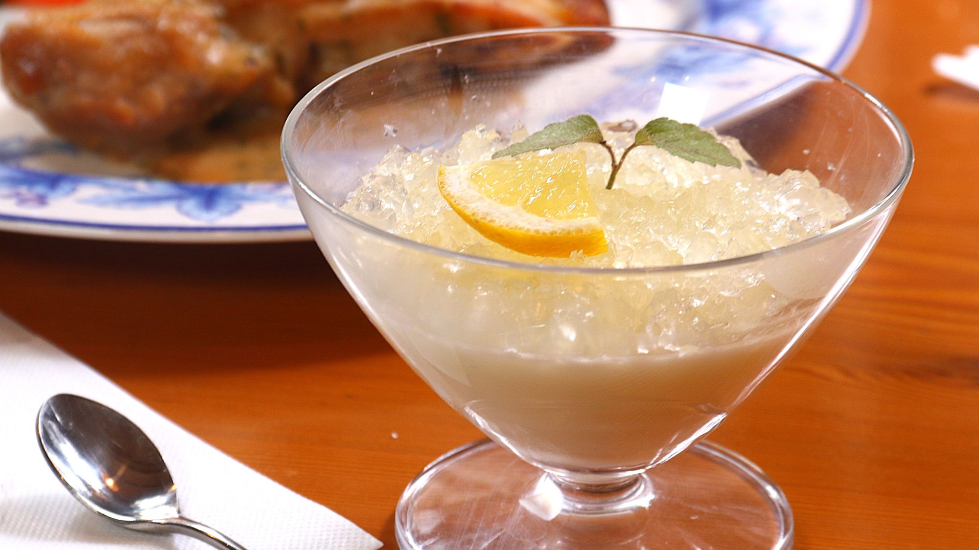 夕食一例（パンナコッタのレモンゼリー乗せ）