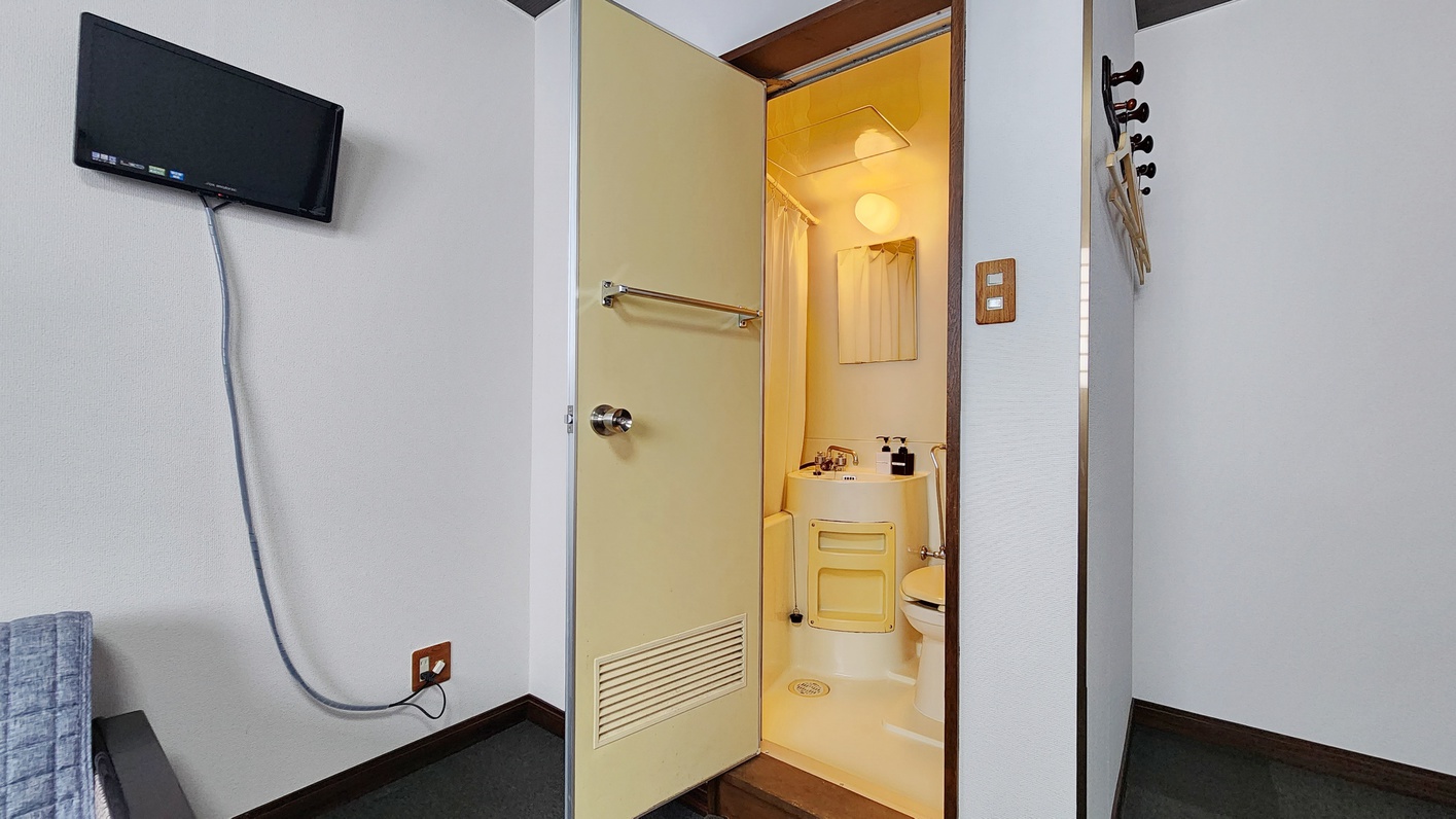 【お部屋】　A 【新館】洋室（～3名）禁煙・バストイレ付 。当館基本のお部屋タイプです。 