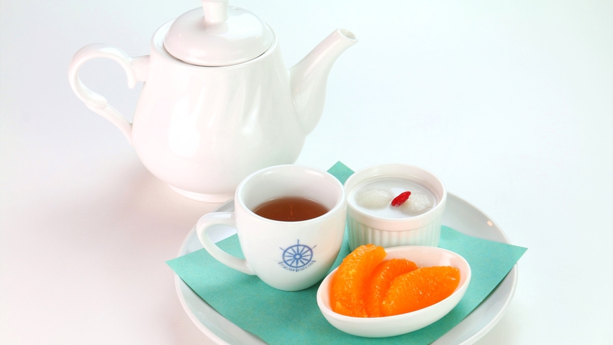 【食事】春～初夏の夕食一例。自家製デザートとプーアル茶。