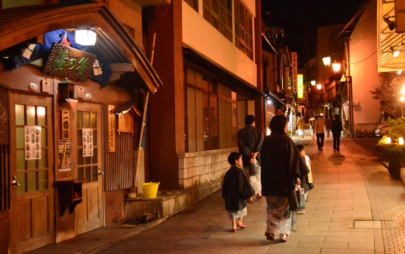 夏の渋温泉街