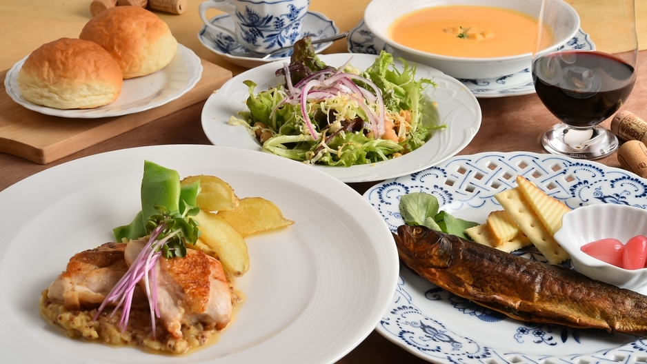 【お気軽コース】自家製スモーク＆旬の食材のコース料理【1泊2食】