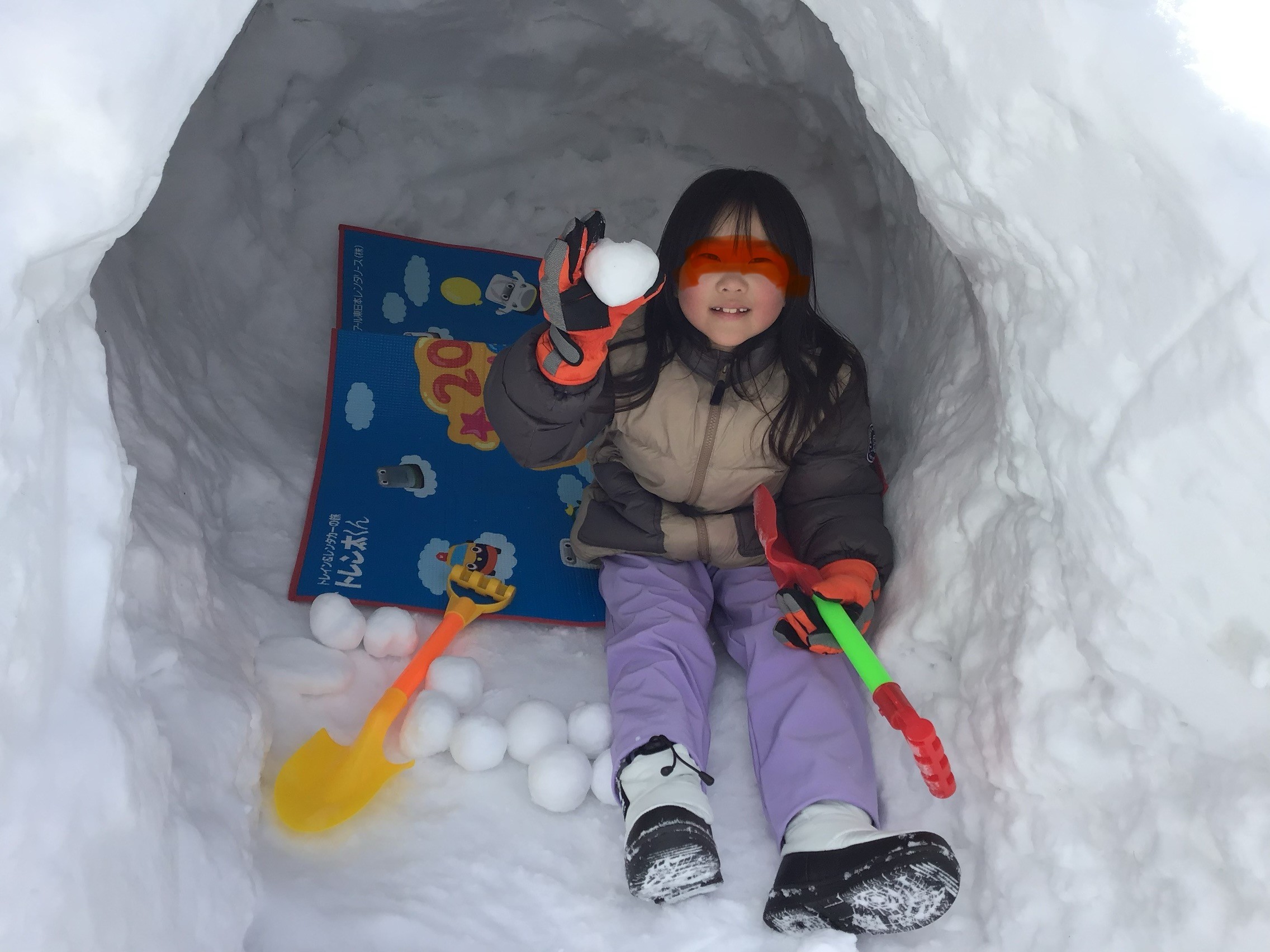 雪遊び、お姉ちゃんも一休み