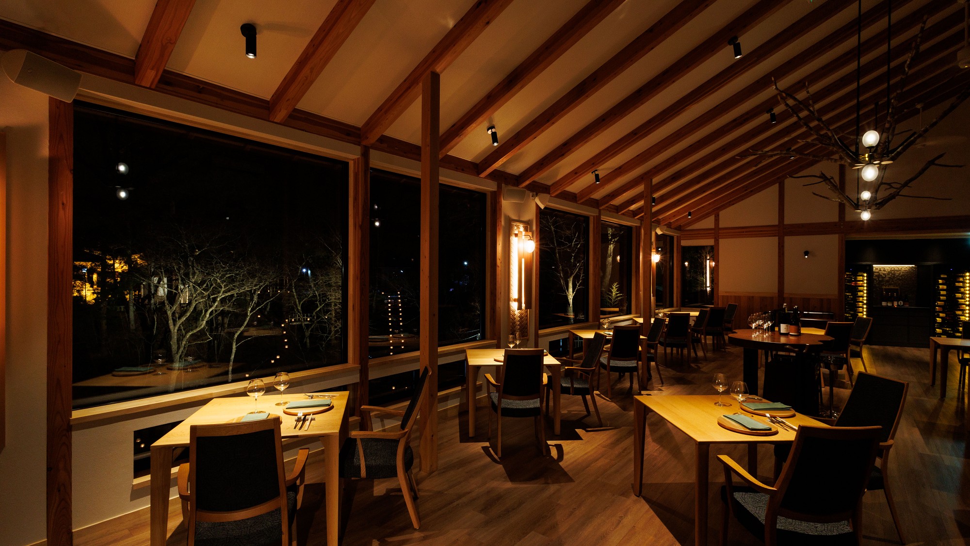 ≪Restaurant溪≫ 夕暮れ時の自然の景色を眺めながら、静かなひと時を。