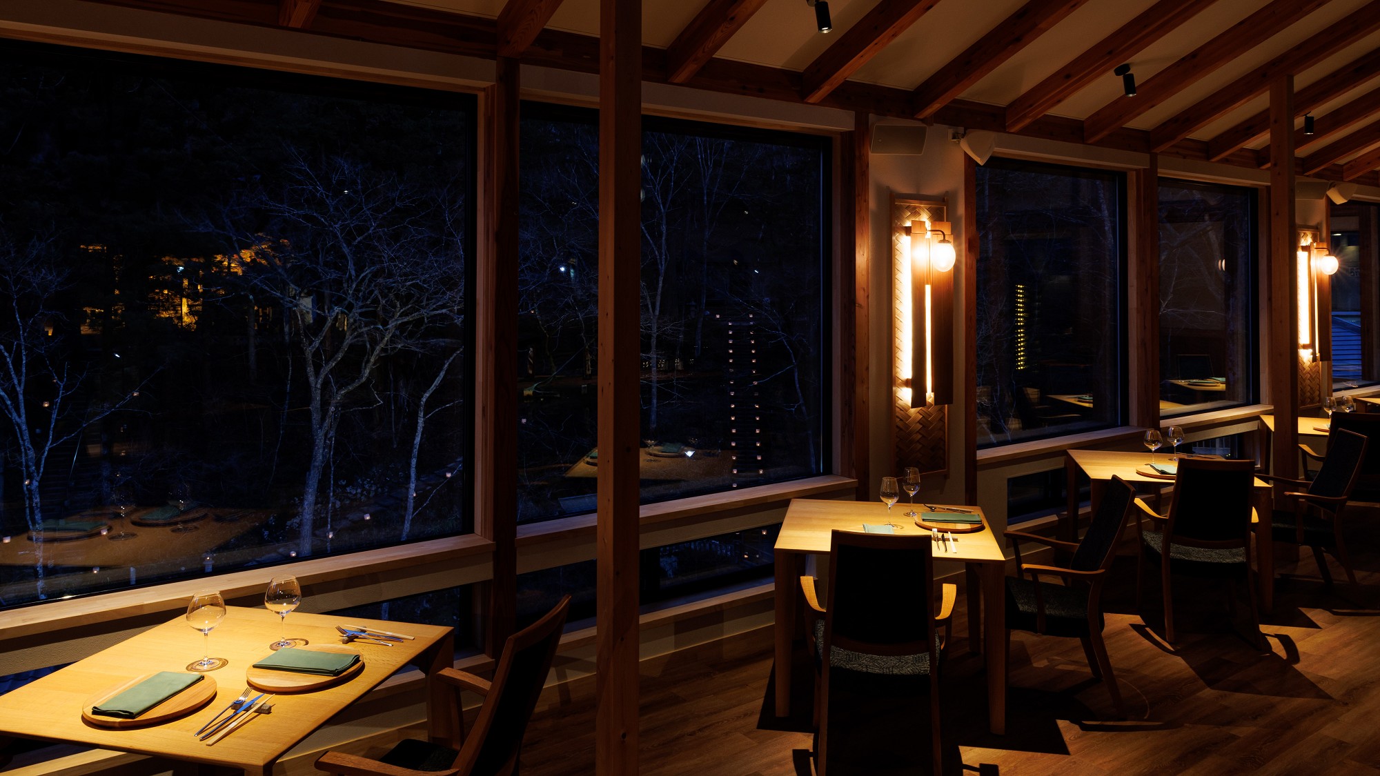 ≪Restaurant溪≫ 夕暮れ時の自然の景色を眺めながら、静かなひと時を。