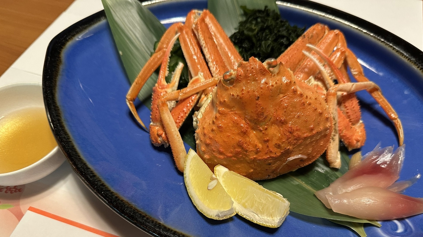 【大ズワイガニの土佐酢付×ビュッフェ】さっぱりとした甘みに舌鼓！冬の味覚を詰め込んだ一品を堪能