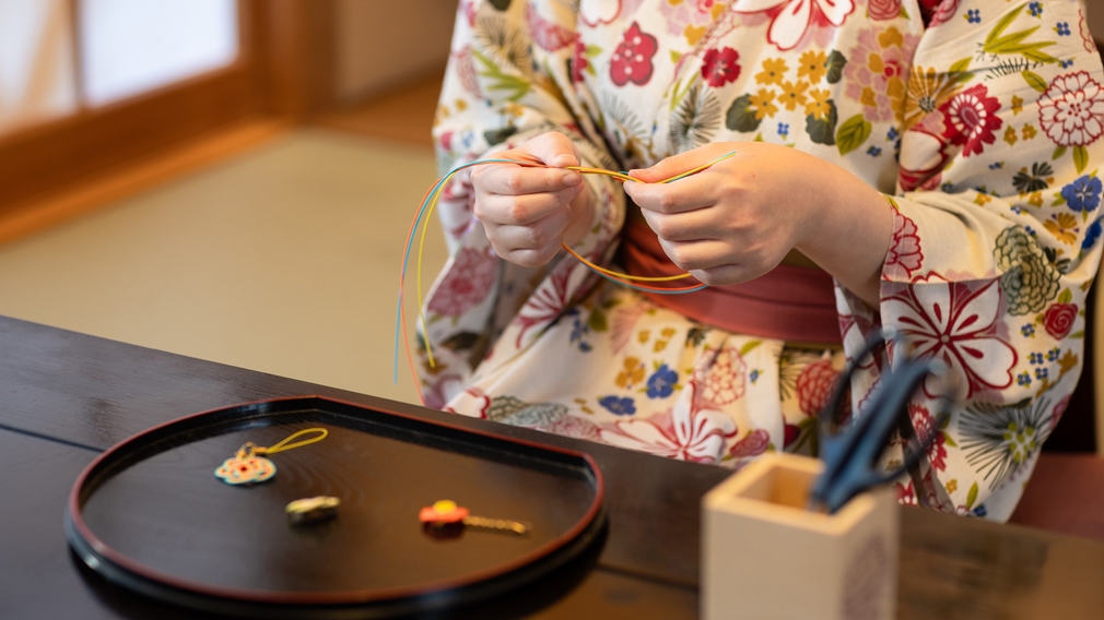 【大人の女子旅】ほっこりこたつで語らう冬時間。貸切風呂・地酒など９大特典で癒しを叶えるおこもりステイ