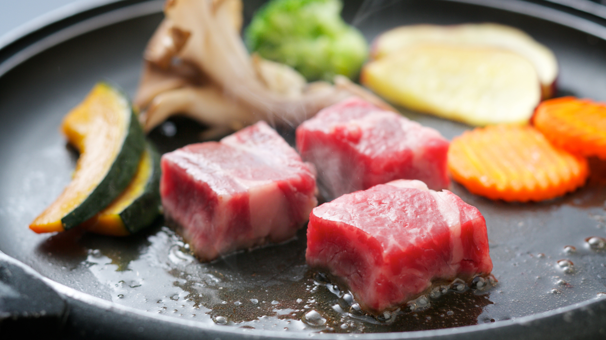【有料：伊予牛のサイコロステーキ】溢れる肉汁と口の中でとろけるお肉の食感は格別！ (イメージ一例)