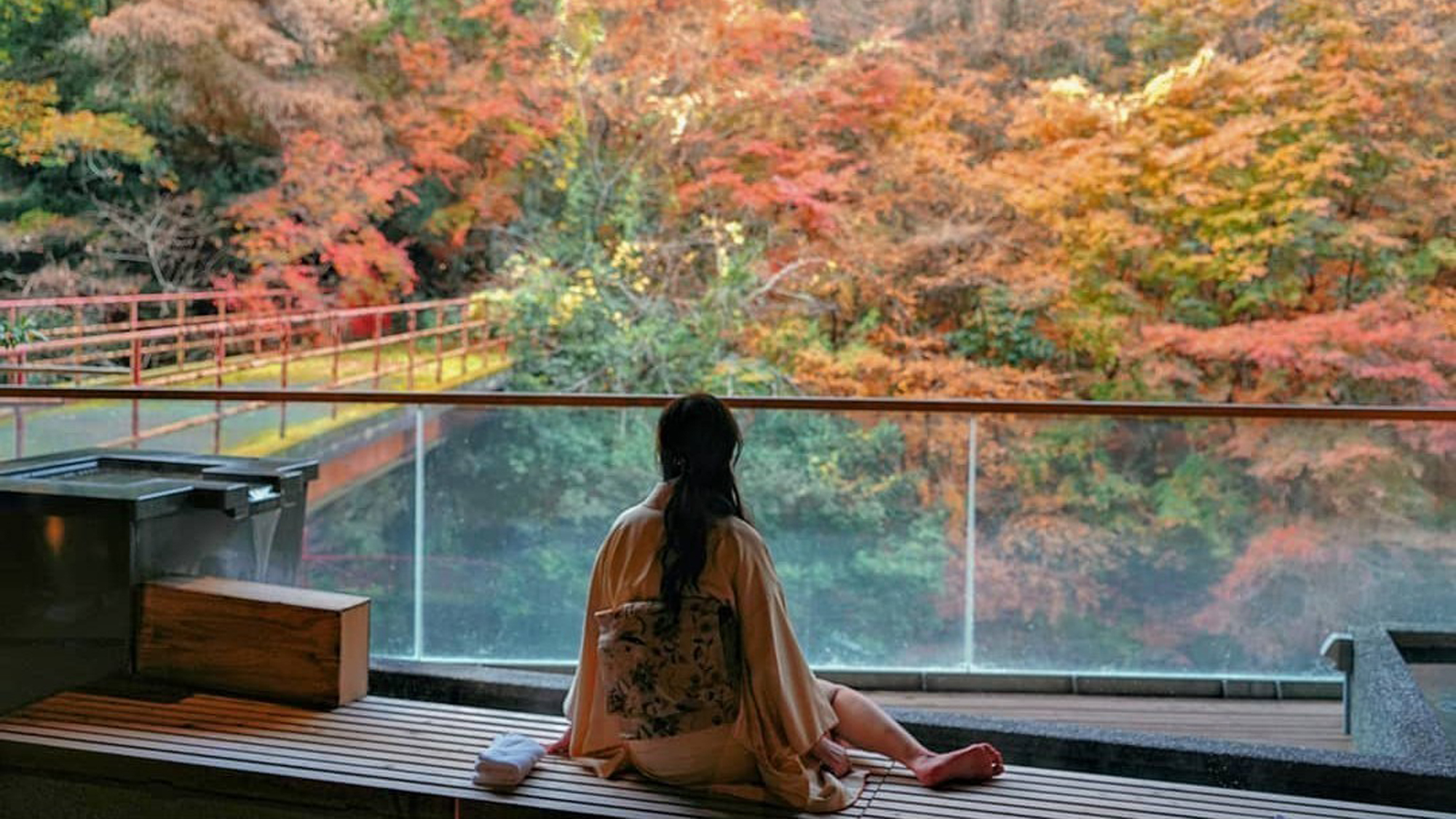 紅葉の時期の足湯