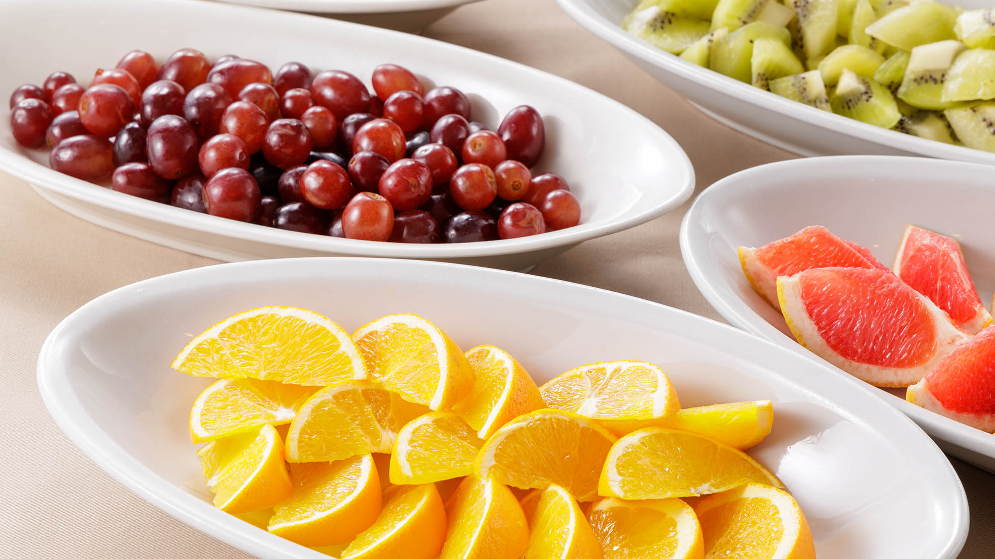 朝食ビュッフェ：フレッシュなフルーツもご用意（イメージ）