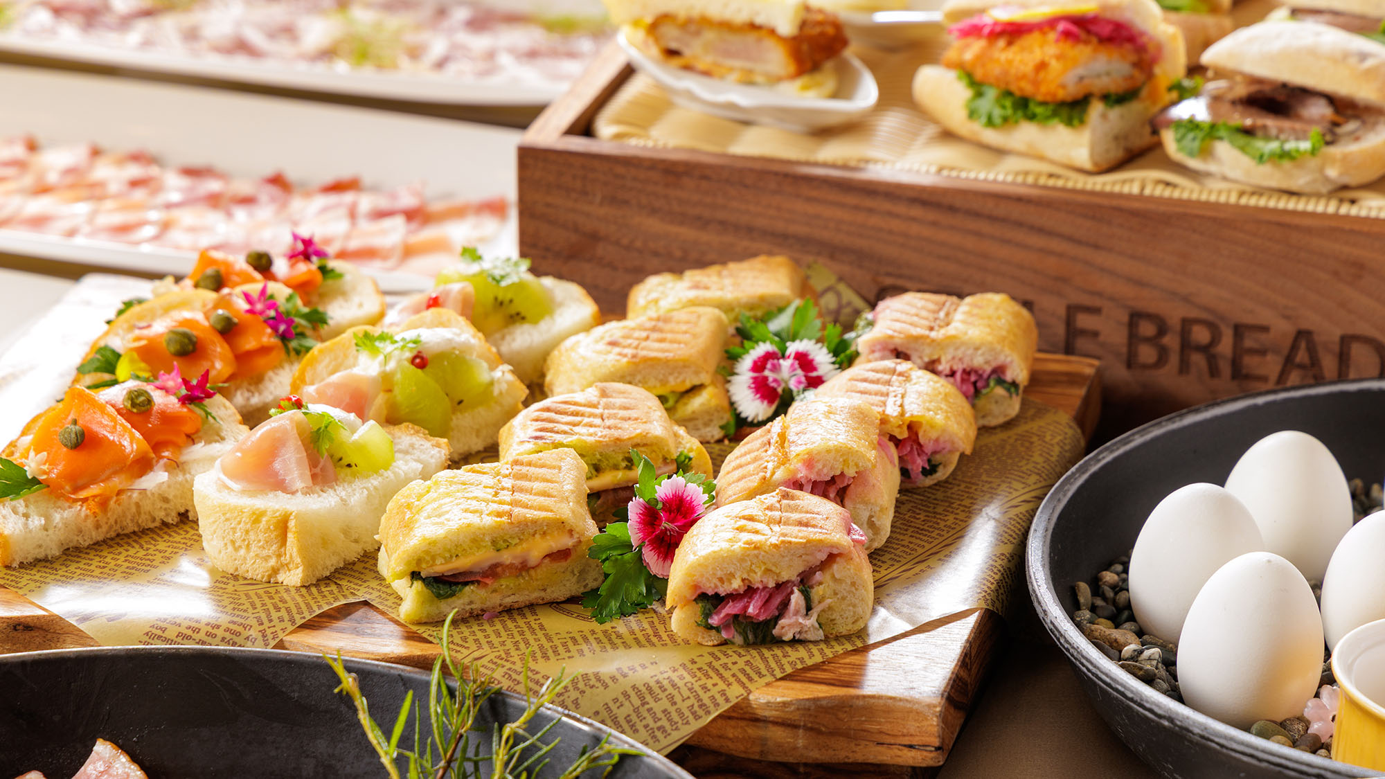 朝食ビュッフェ：思わず写真におさめたくなる、彩豊かなオープンサンド☆(イメージ)