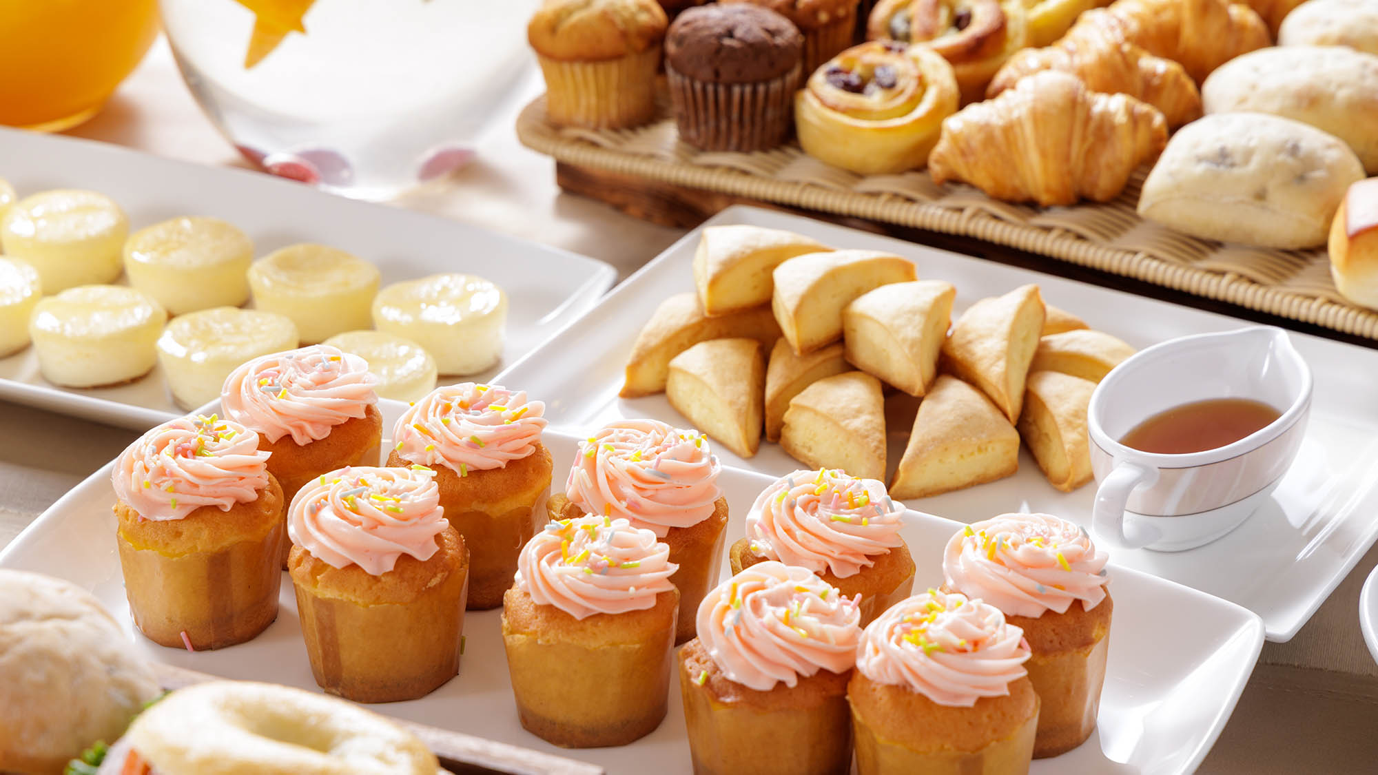 朝食ビュッフェ：カップケーキやスコーン、プリンなどデザートも♪（イメージ）