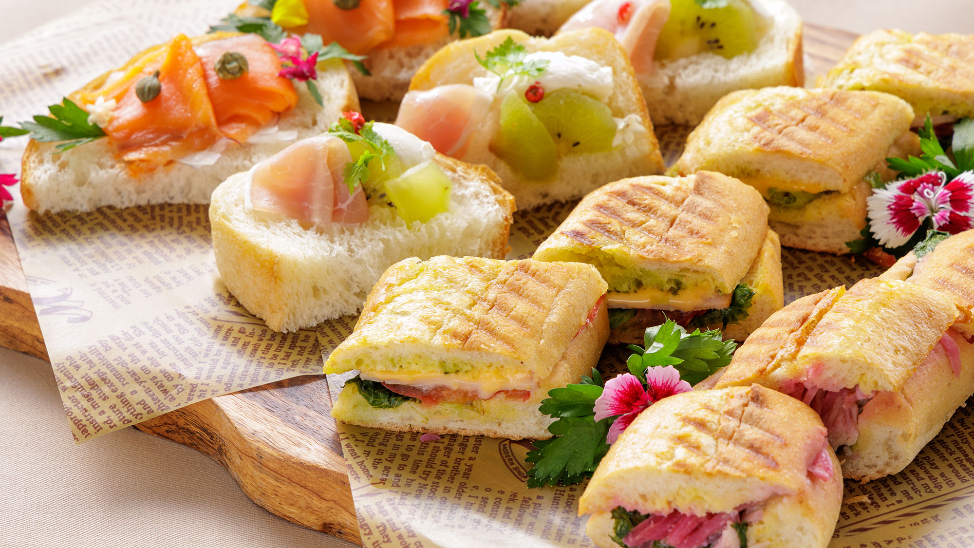 朝食ビュッフェ：思わず写真におさめたくなる、彩豊かなオープンサンド☆(イメージ)