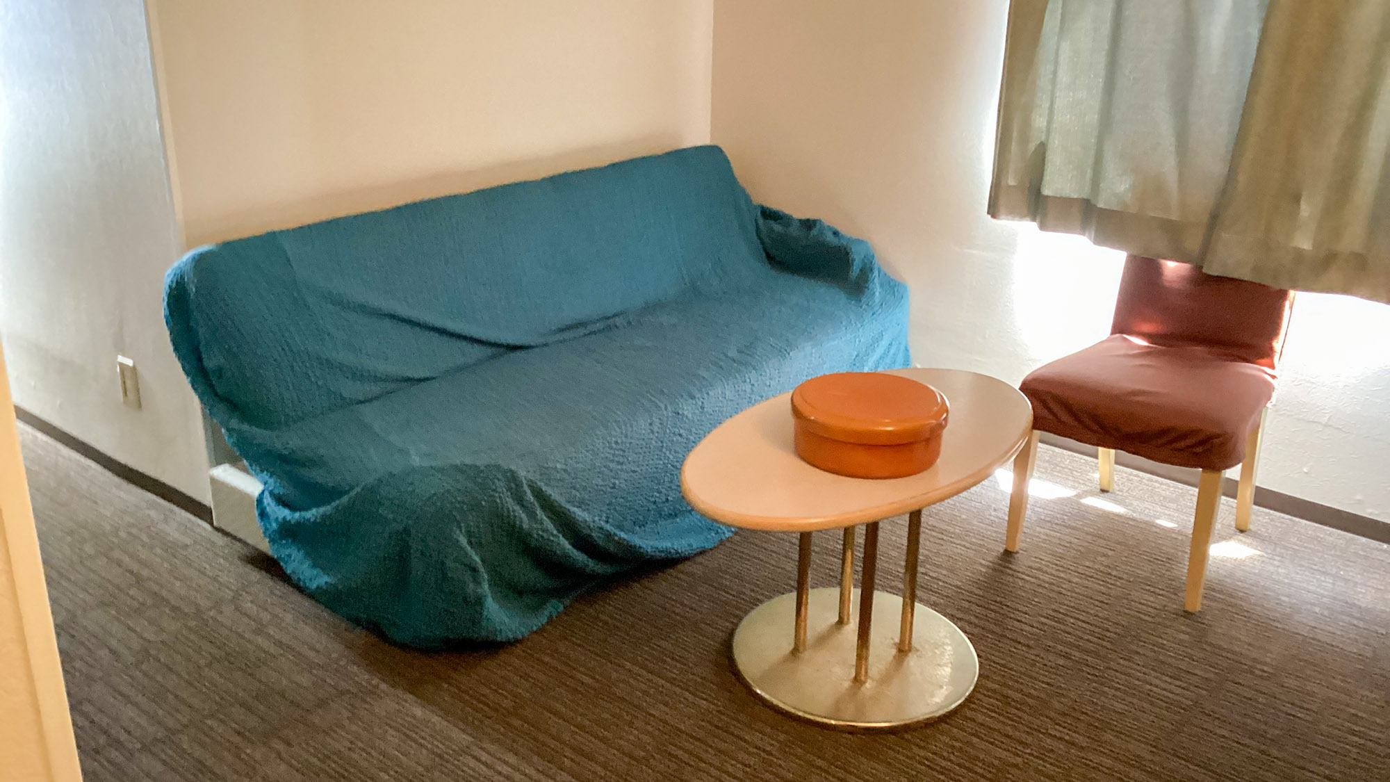 ・【トリプルルーム】多人数でのご宿泊時に活躍。ソファとしても、ベッドとしても快適にご利用いただけます