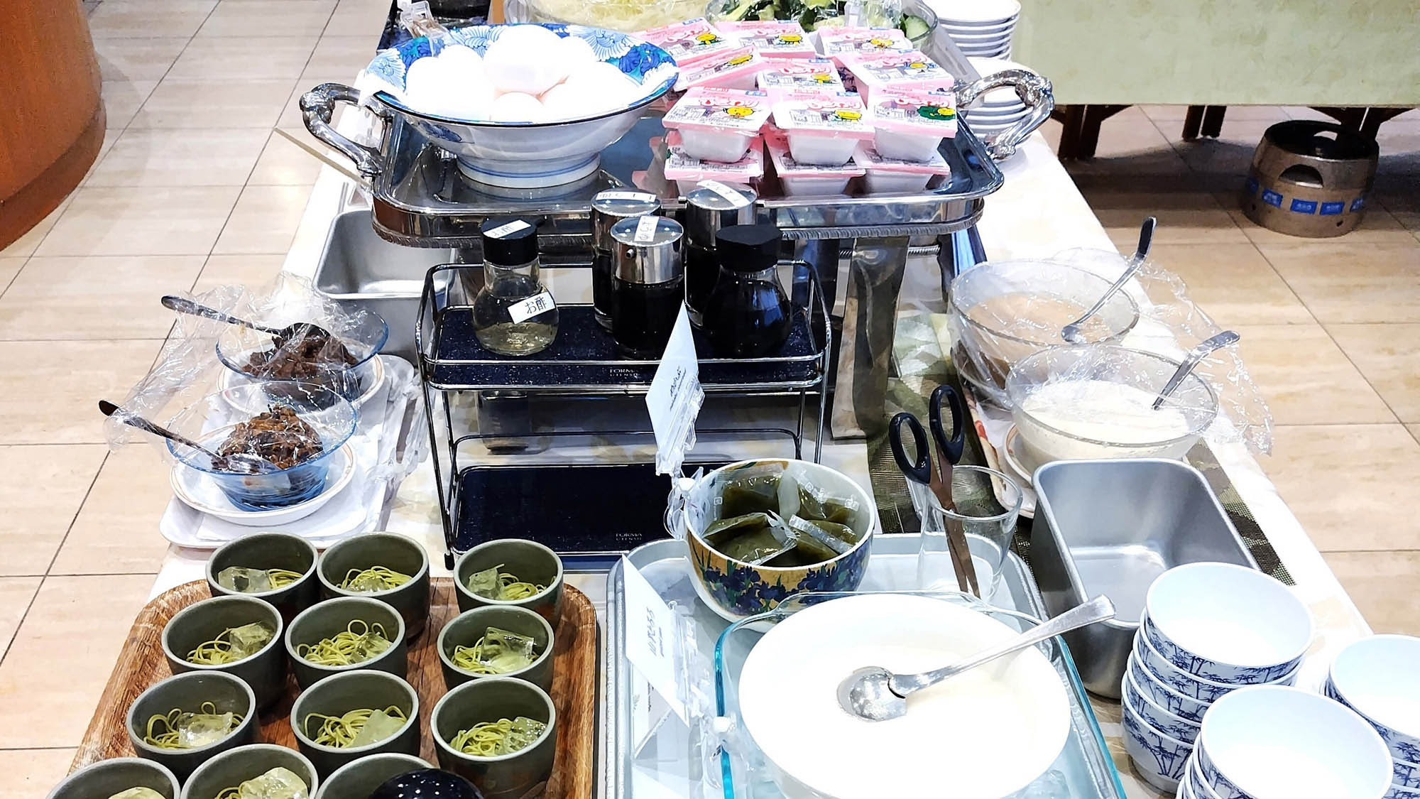 ・【朝食】朝の光が差し込むレストランで、バラエティ豊かなビュッフェを満喫！