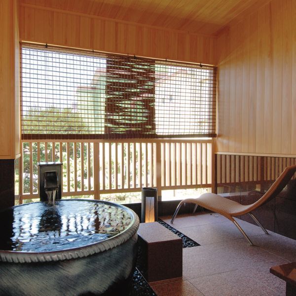 An example of a guest room open-air bath