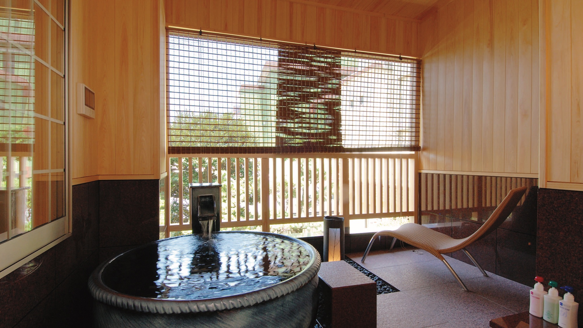 客室露天風呂一例