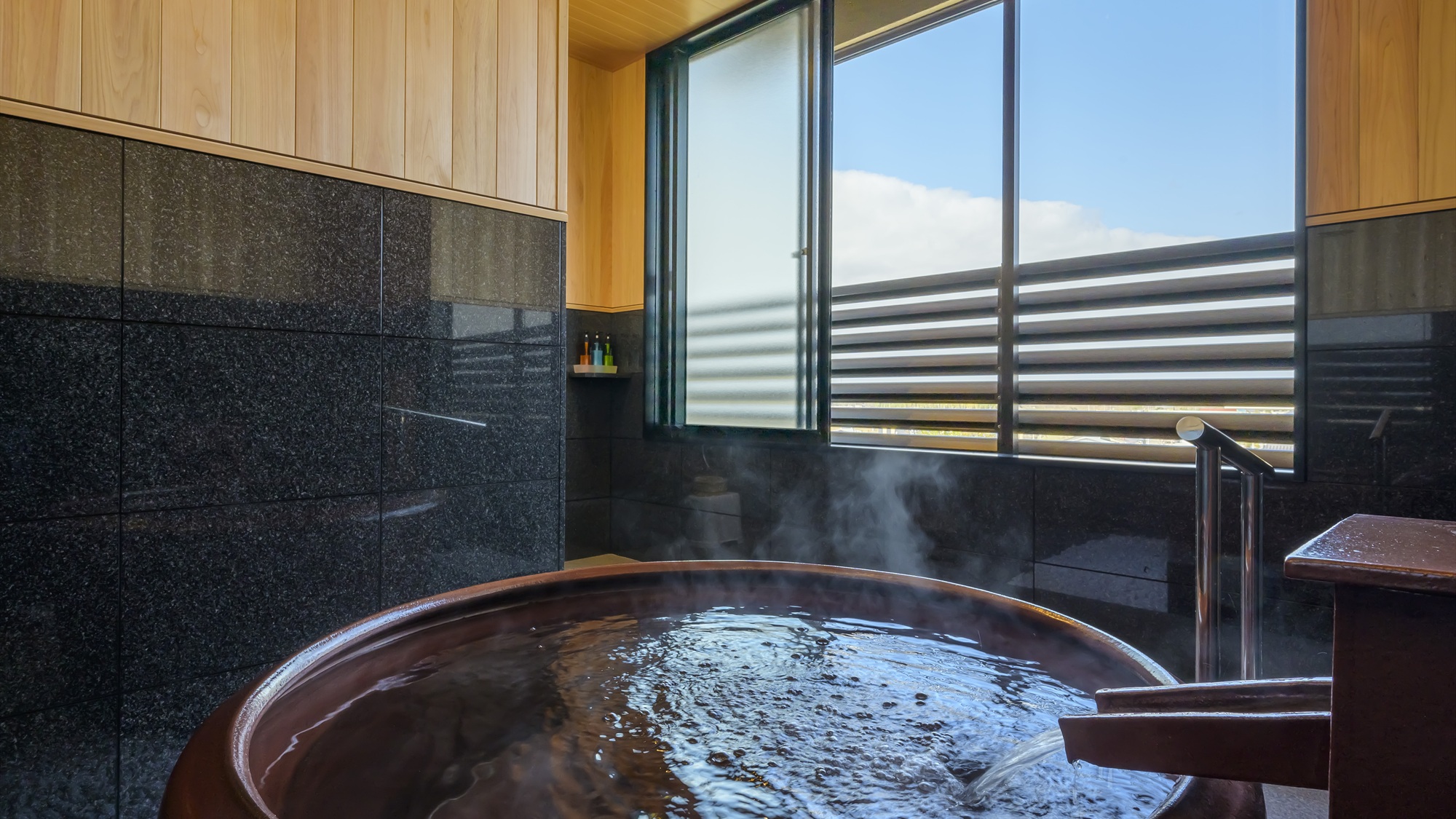 露天風呂付き客室　露天風呂一例