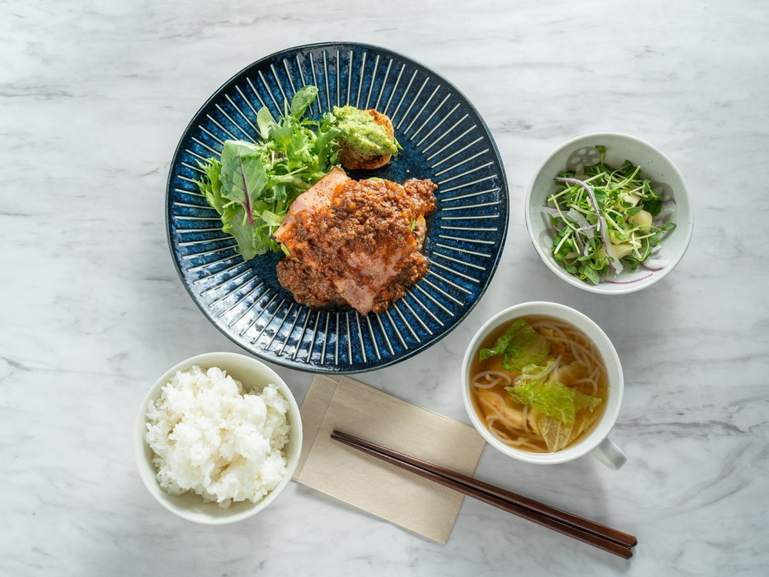 【QUOカード＆ミネラルウォーター付】【2食付き】便利なQUOカード1，000円分付プラン