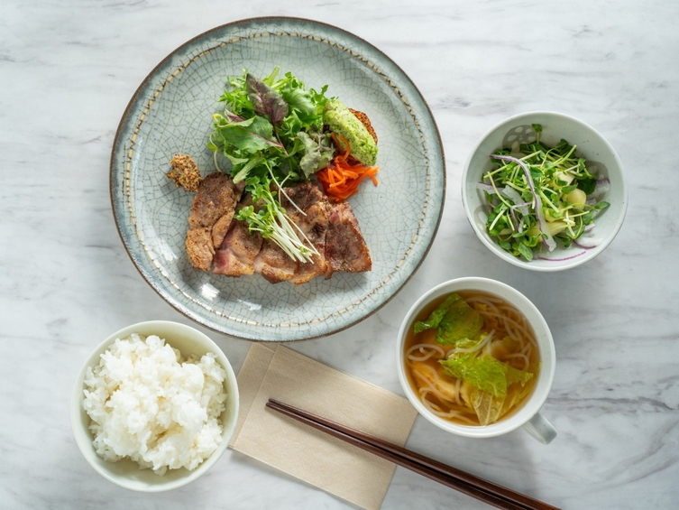 【夕食付き】プラン　18:00〜20:30最終入店　■独立型バスルーム　■隣接駐車場無料