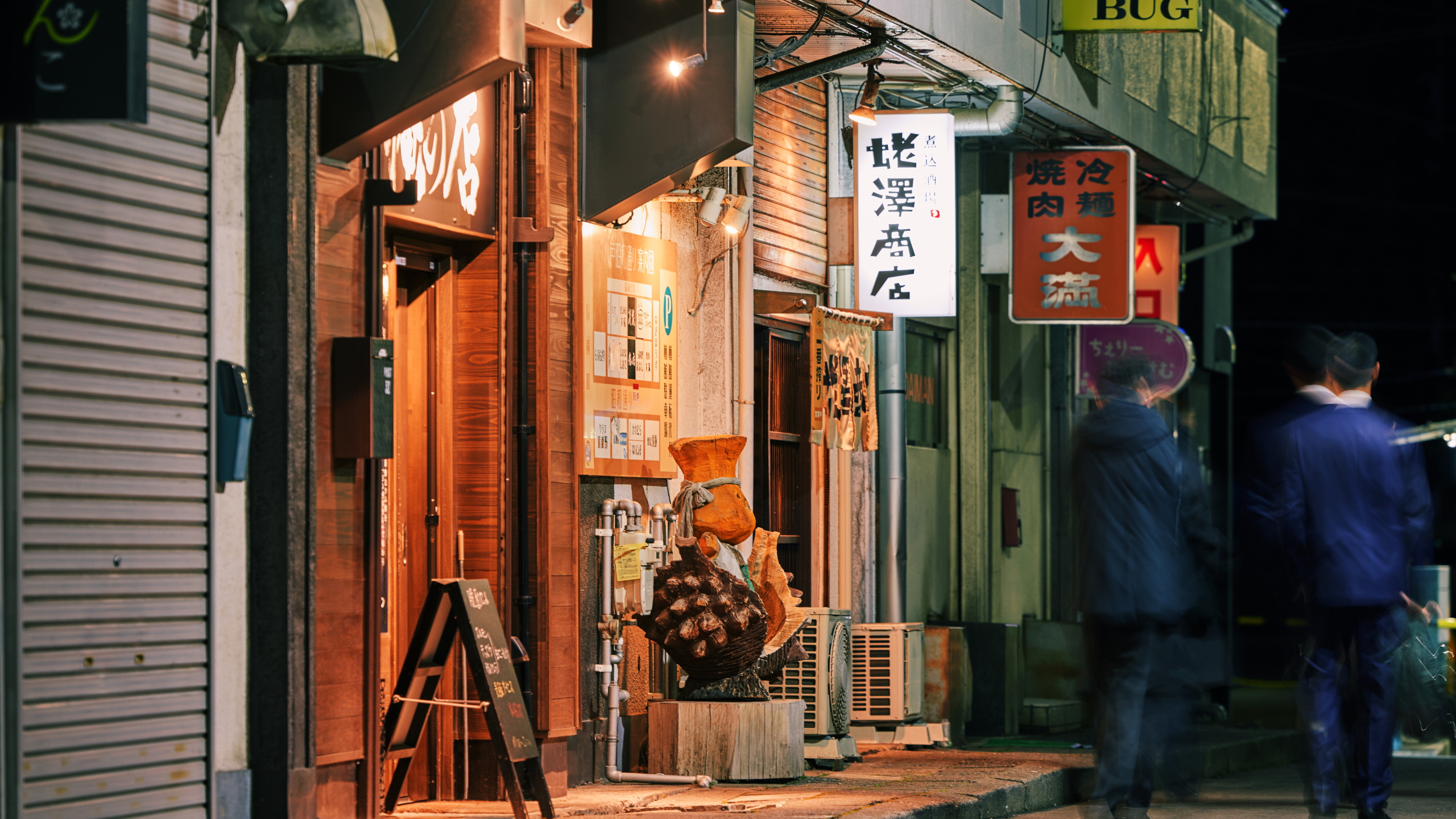 【昭和通り：中心街に有る横丁の一つ】　画像提供：（一財）VISITはちのへ