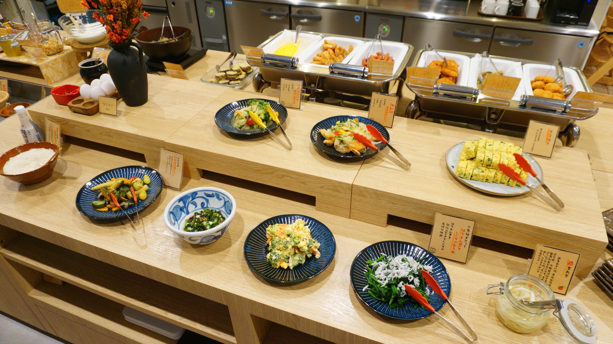 【朝食ビュッフェ一例】野菜を中心としたお惣菜のコーナー