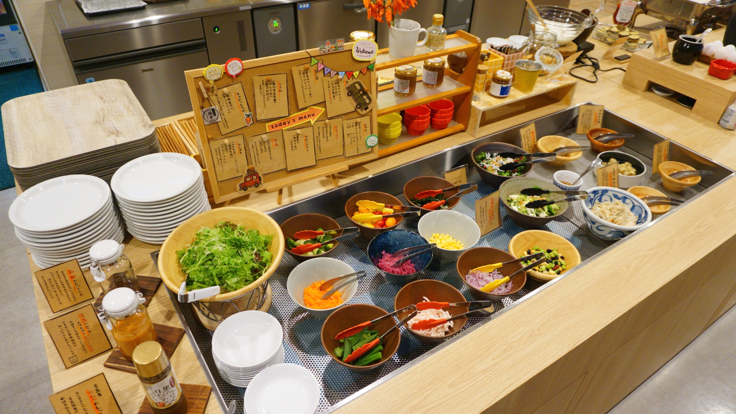 【朝食ビュッフェ一例】充実したサラダバイキングコーナー