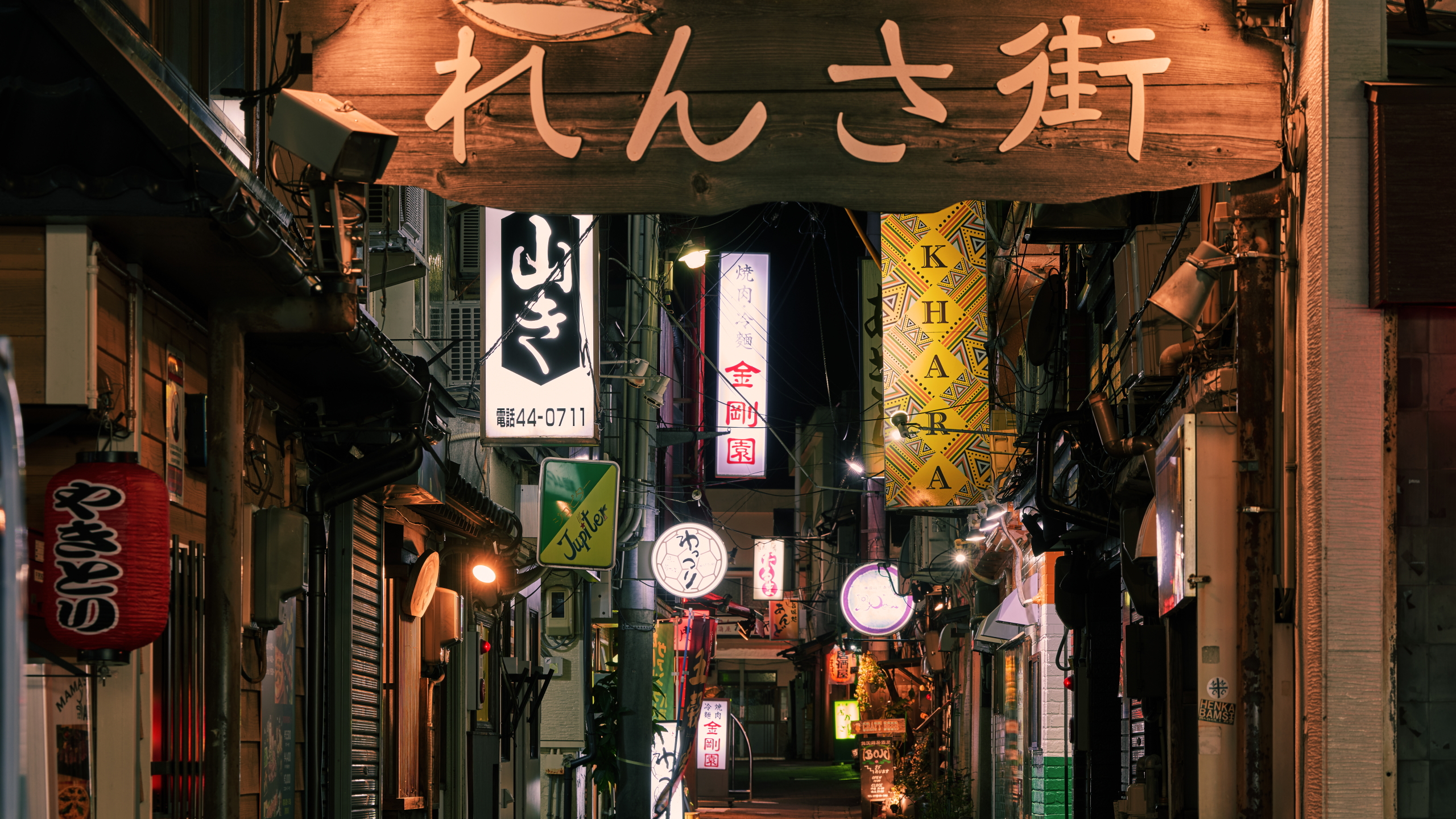 【ロー丁れんさ街：中心街に有る横丁の一つ】　画像提供：（一財）VISITはちのへ