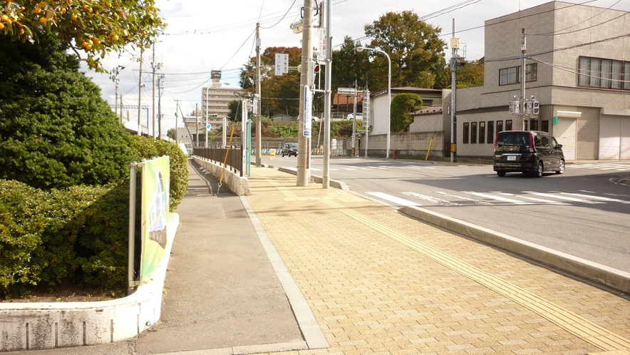 「本八戸駅から徒歩③」：左に出ましたら少しまっすぐです。